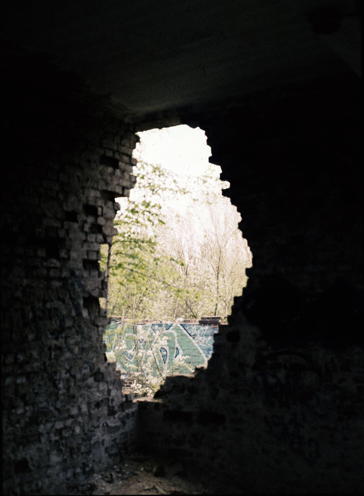 Thumbnail /2022 Brandenburg/Eisenhüttenstadt/Loch in der Wand.jpg